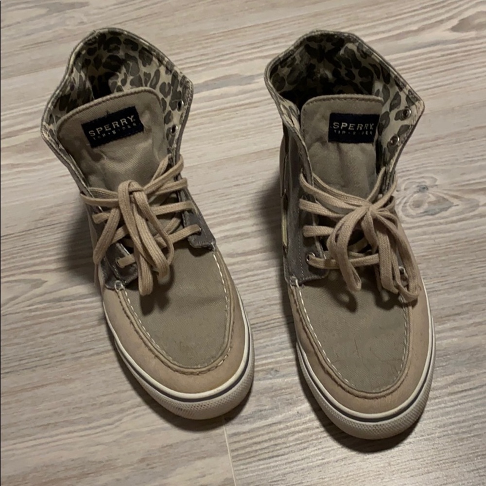 Grey leopard print high top sperrys